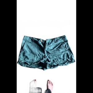 American Eagle Outfitters Women's Green Shorts - Size 8